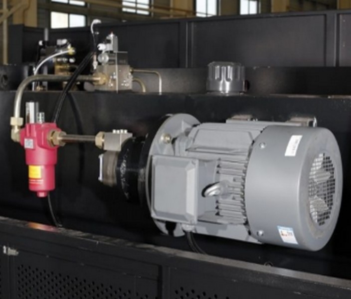 Листогибочный гидравлический пресс MetalTec HBM 160/3200M (E22, инвертор заднего упора) — фото 3
