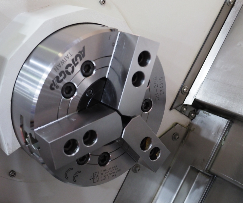 Горизонтальные токарные станки MetalCraft TCK56-1000 c ЧПУ KND (TCK56-1000.K11/15.A2-6.12K.254T) — фото 2