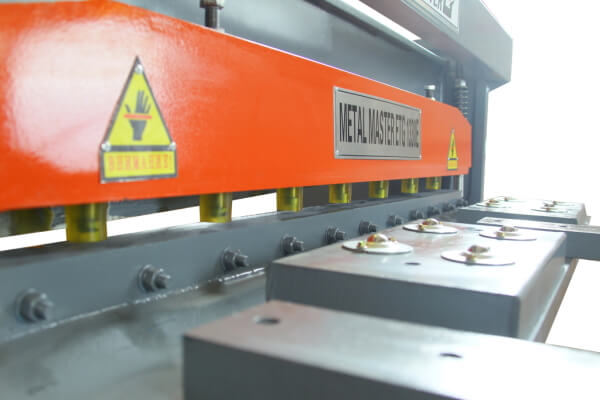 Электромеханическая гильотина Metal Master ETG 1530E